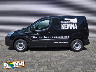 Reclame auto folietekst volgens huisstijl Slagerij. Peugeot Partner.